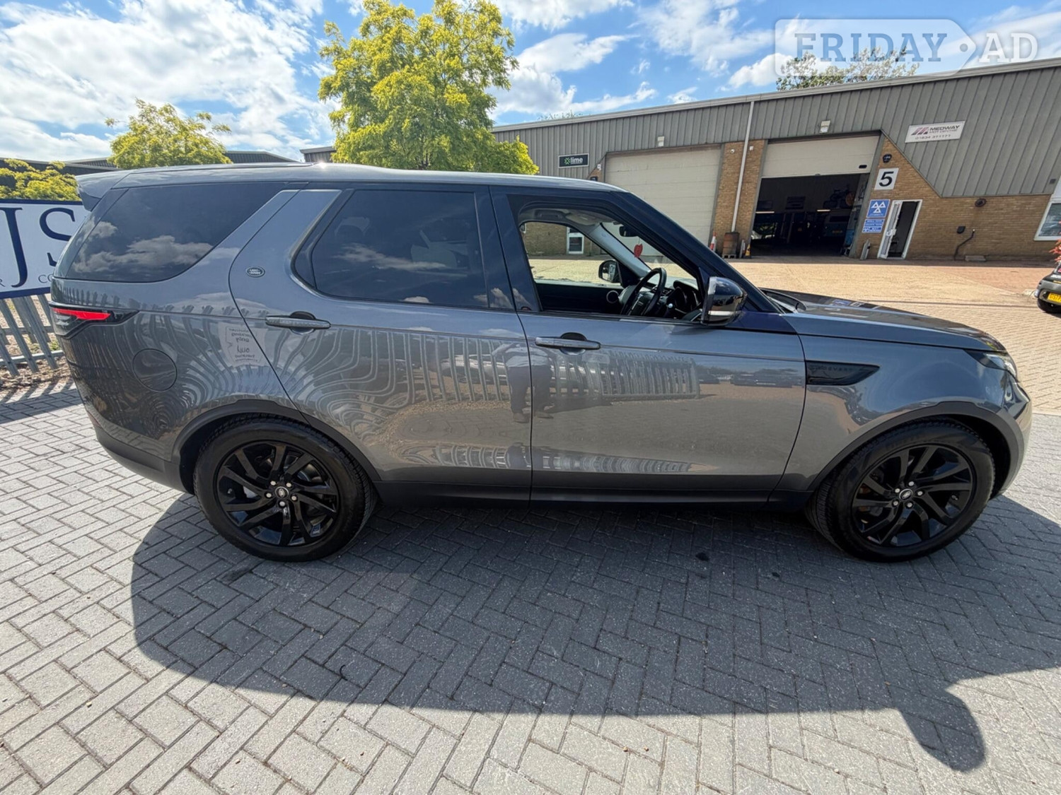 Land Rover Discovery 2018 - Cars in Gillingham