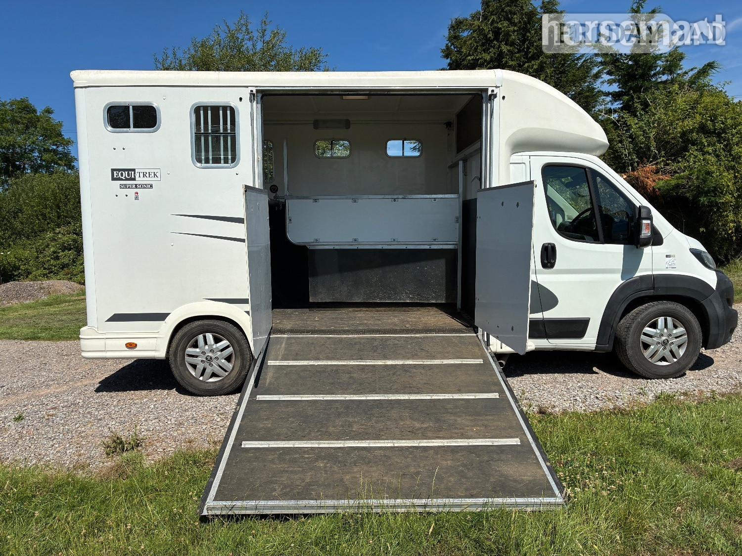 Equi-Trek Super Sonic Peugeot Horsebox - Trailers & Horseboxes in Chard