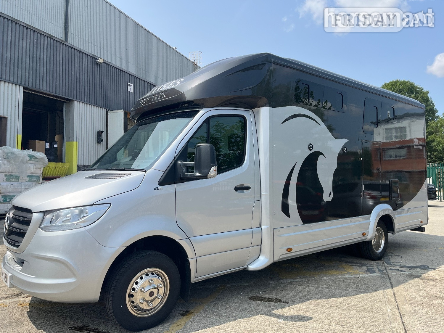 Equi-Trek Elegance  Mercedes-Benz Horsebox in Swindon
