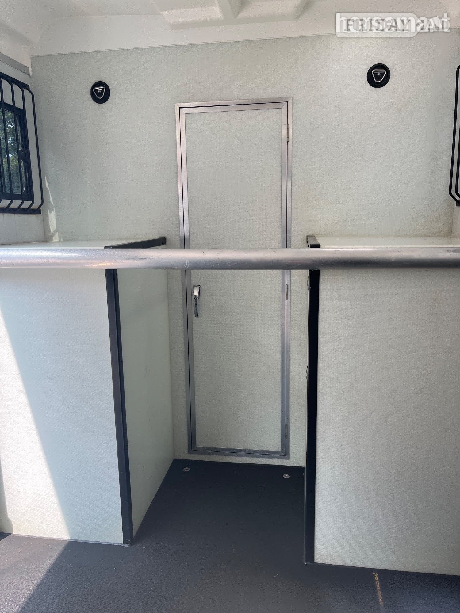 Equi-Trek Elegance  Mercedes-Benz Horsebox - Trailers & Horseboxes
