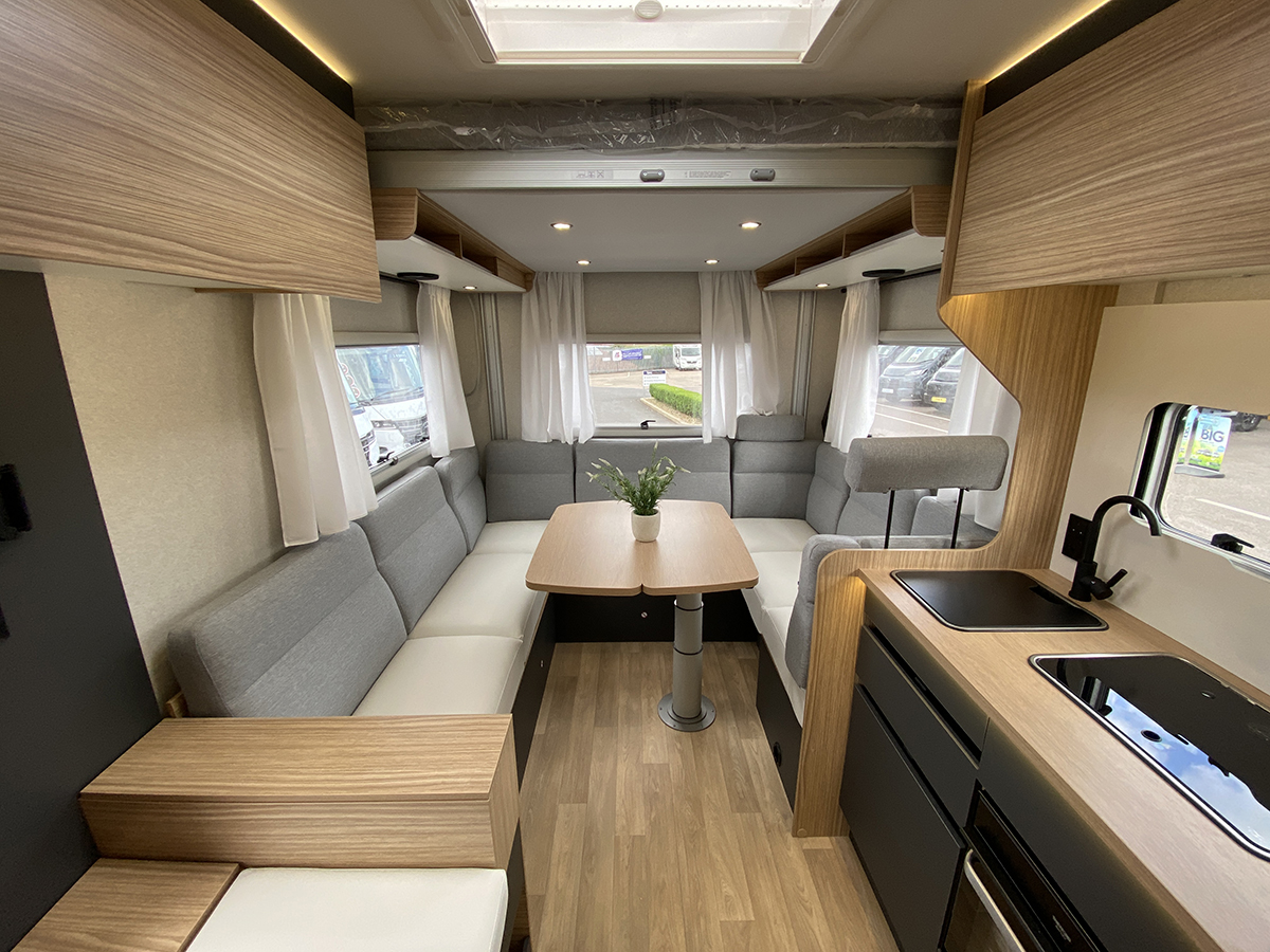 [4 berth ]Pilote Pacific P720U Evidence