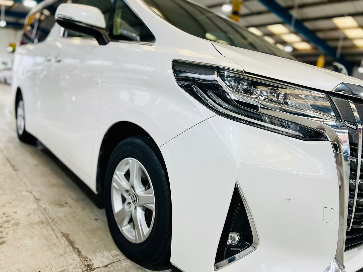 Toyota Alphard 2019 - Cars in Birmingham
