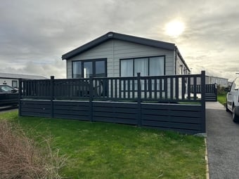 Beautiful 2 bedroom lodge with hot tub 