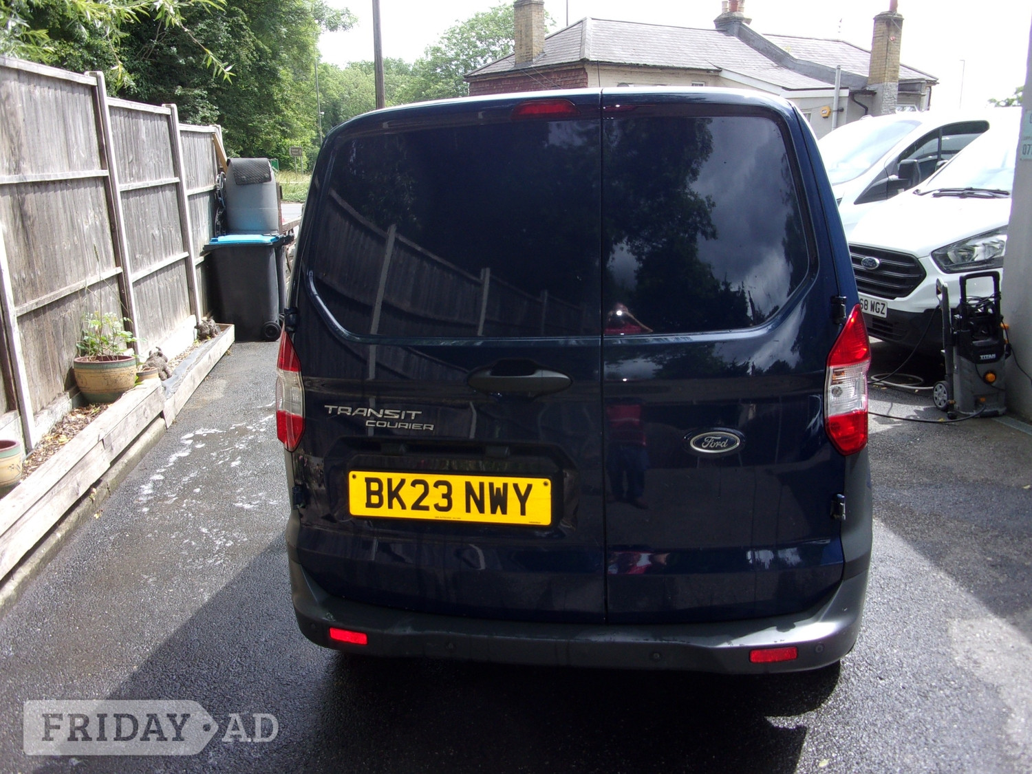 Ford Transit Courier 2023 - Vans & Commercial Vehicles in Godstone