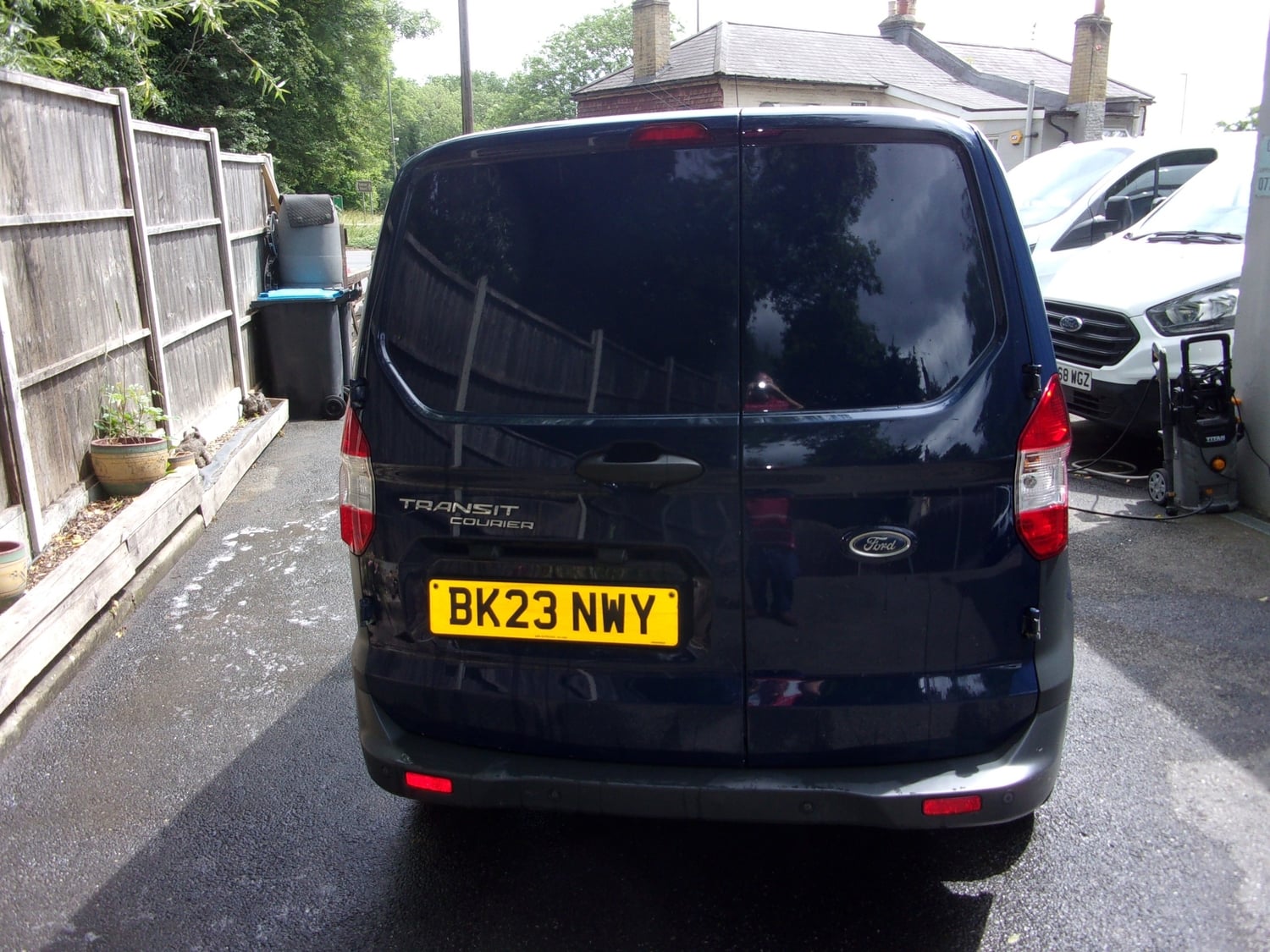 Ford Transit Courier 2023 - Vans & Commercial Vehicles in Godstone