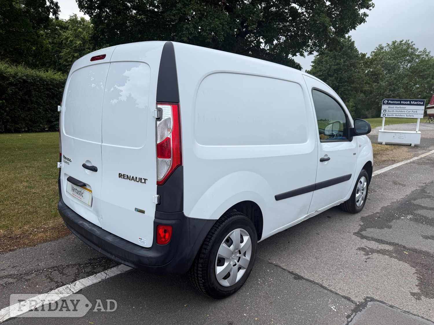 Renault Kangoo 2020 - Vans & Commercial Vehicles in Chertsey