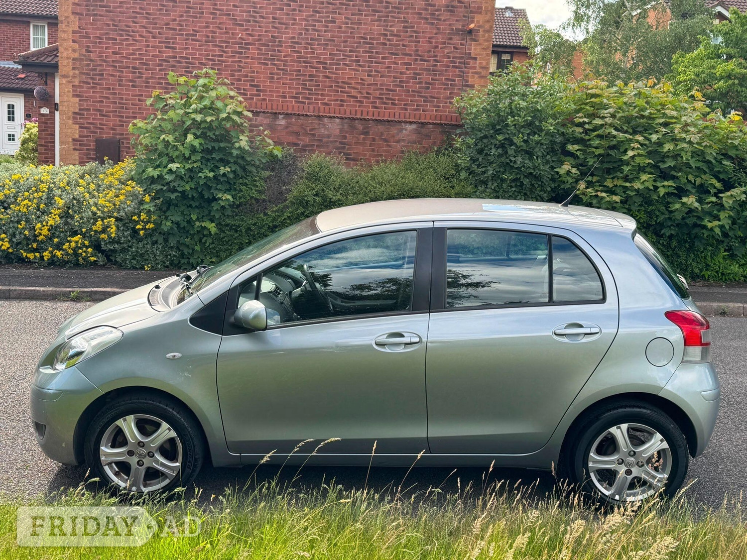 Toyota Yaris 2010 - Cars