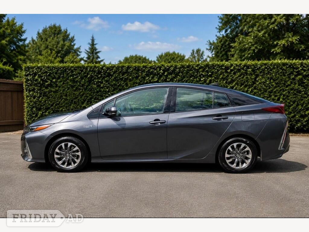 Toyota Prius 2019 - Cars in Slough