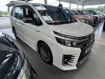 Toyota Voxy 2017