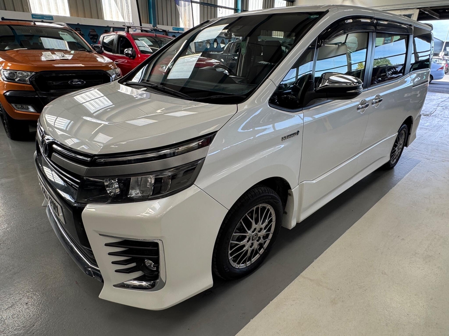 Toyota Voxy 2017 - Cars
