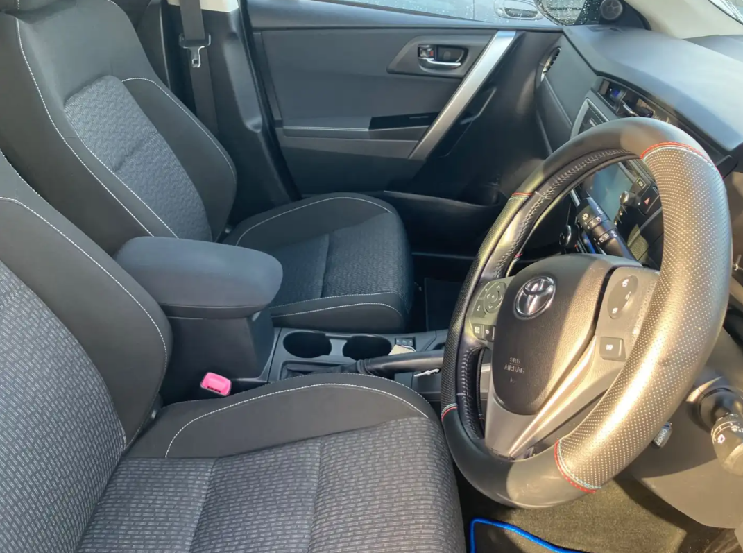 Toyota Auris 2015 - Cars in Harrow