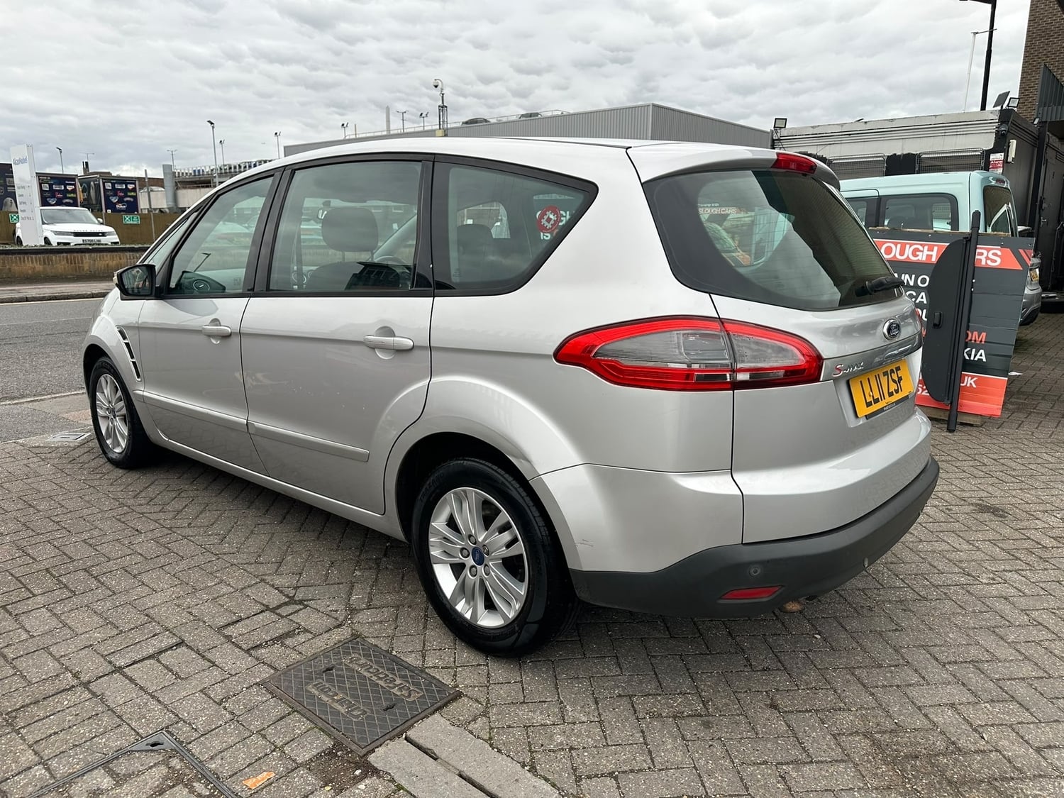 [ berth ]Ford S-Max