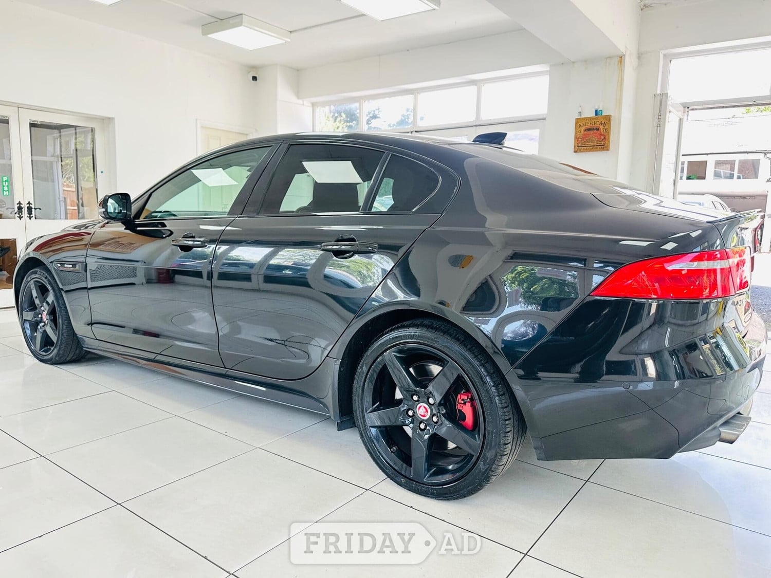 Jaguar XE 2017 - Cars