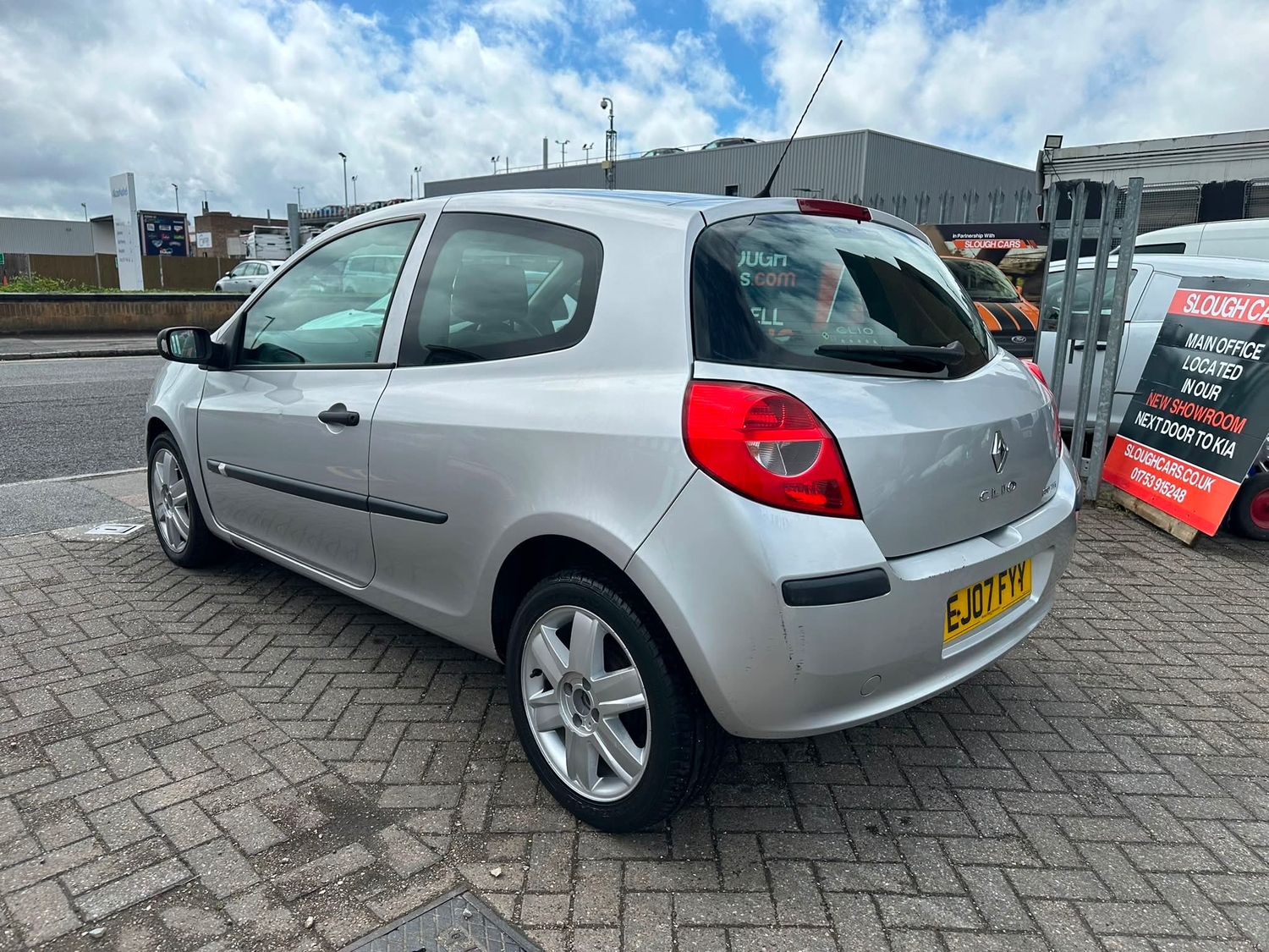 [ berth ]Renault Clio