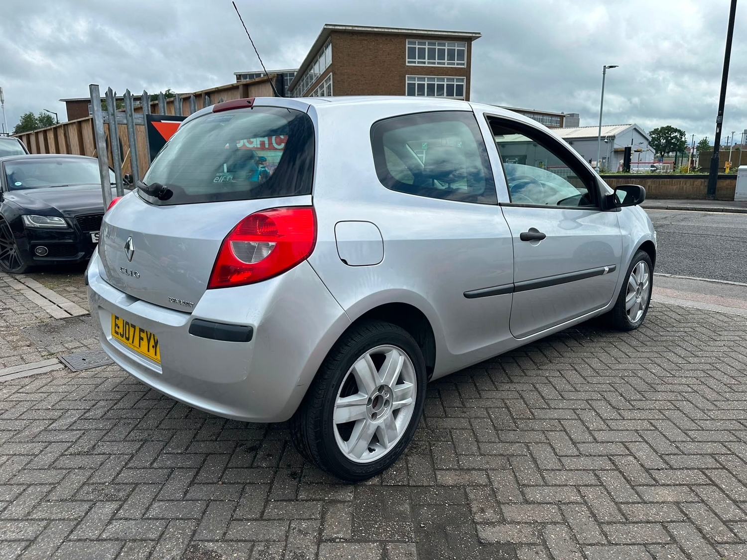 Renault Clio 2007 - Cars in Slough