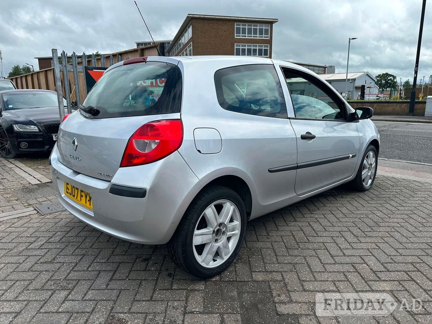 Renault Clio 2007 - Cars in Slough