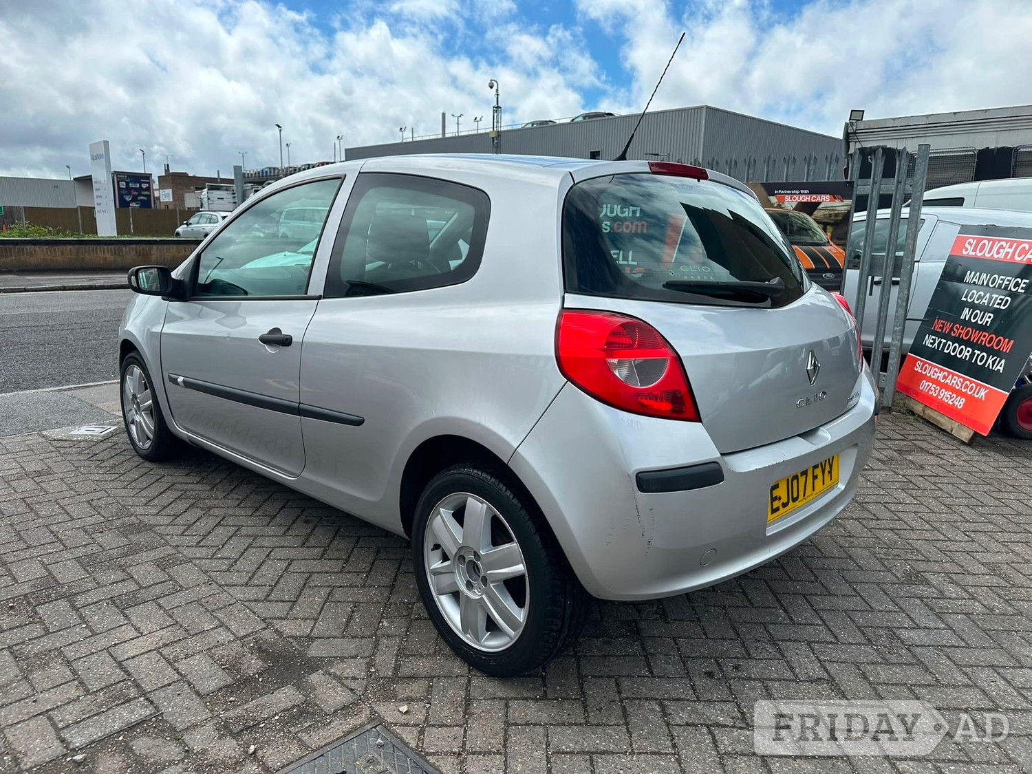 [ berth ]Renault Clio