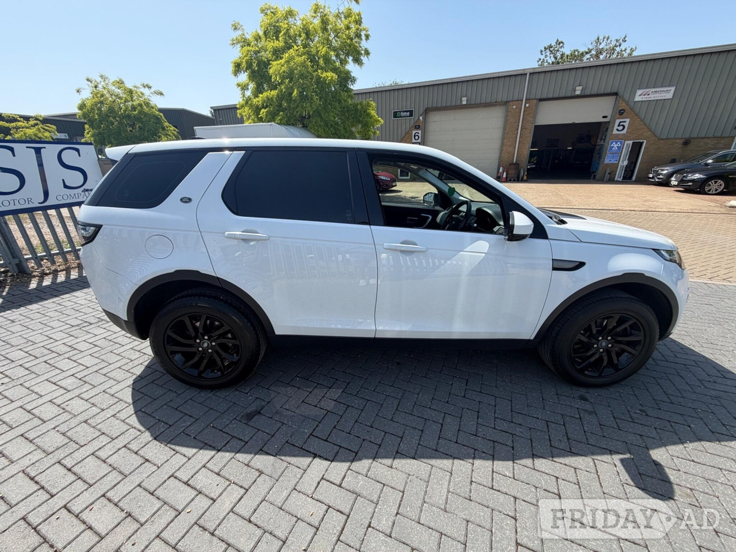 [ berth ]Land Rover Discovery Sport