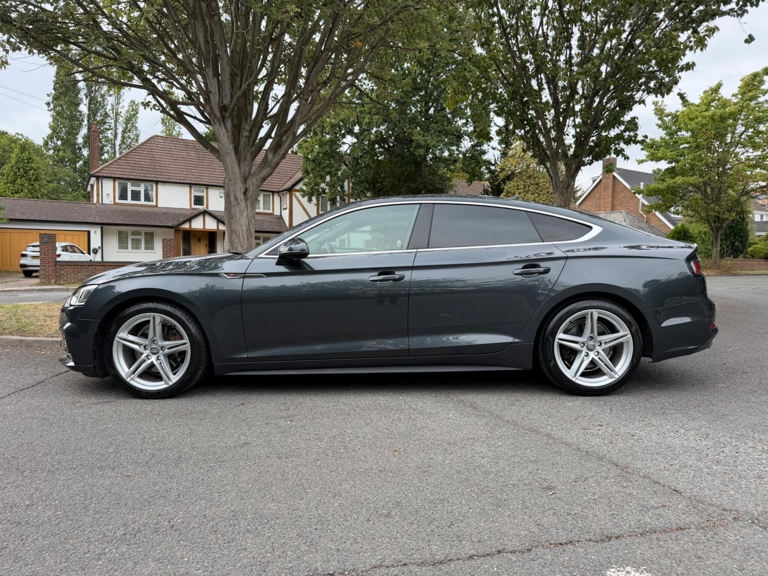 [ berth ]Audi A5