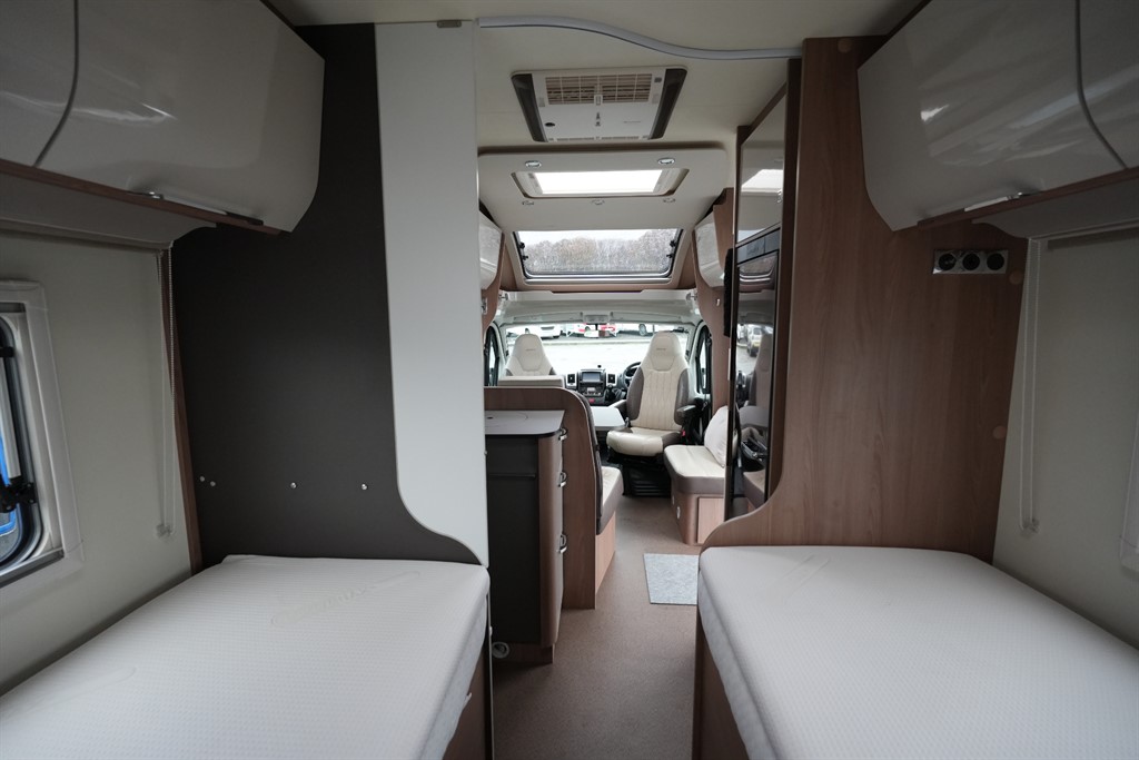 [2 berth ]Burstner Ixeo T 720