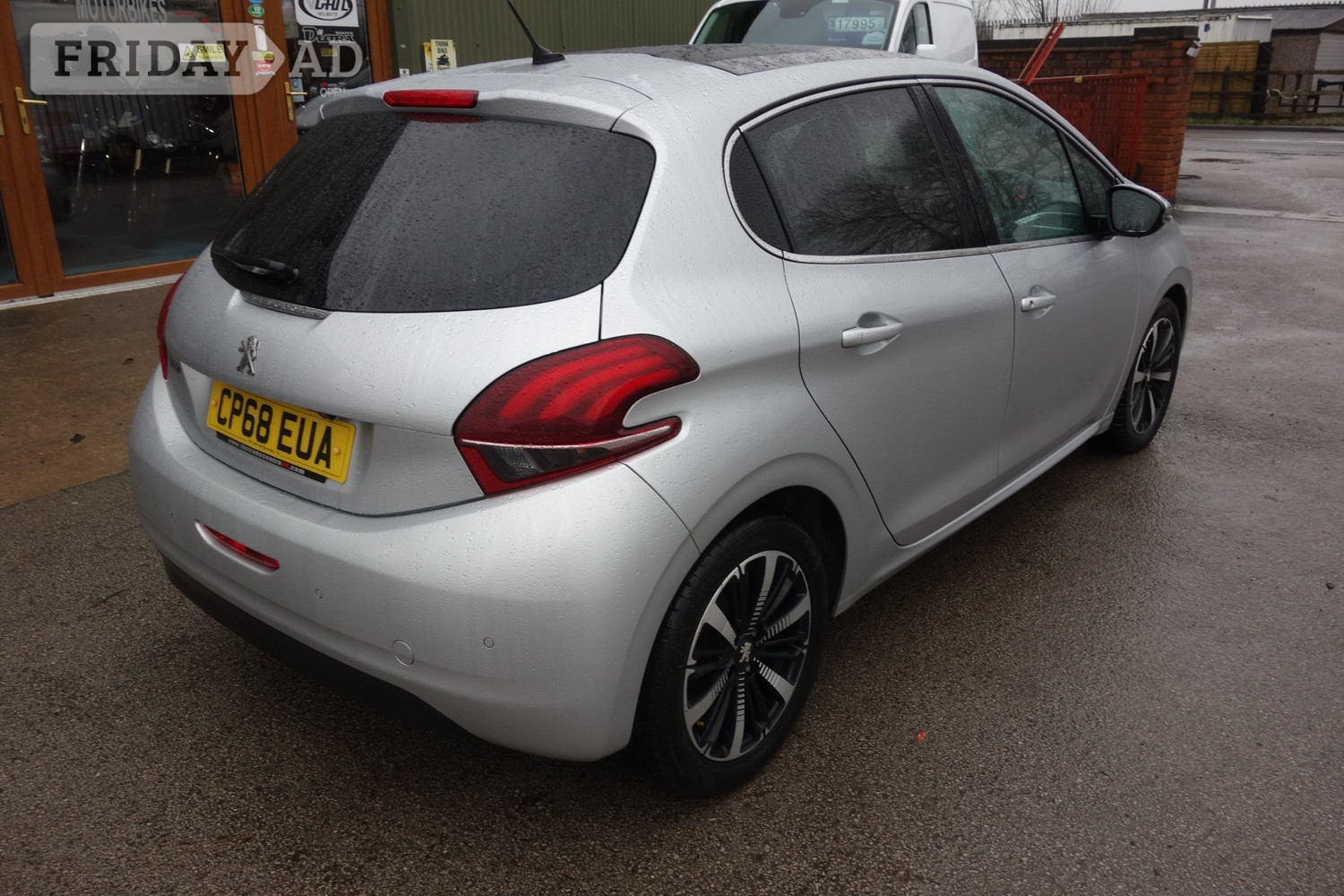 [ berth ]Peugeot 208