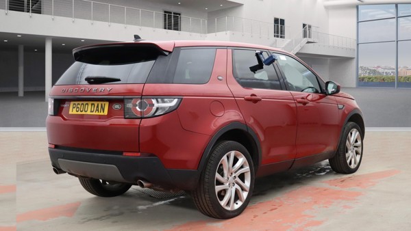 [ berth ]Land Rover Discovery Sport
