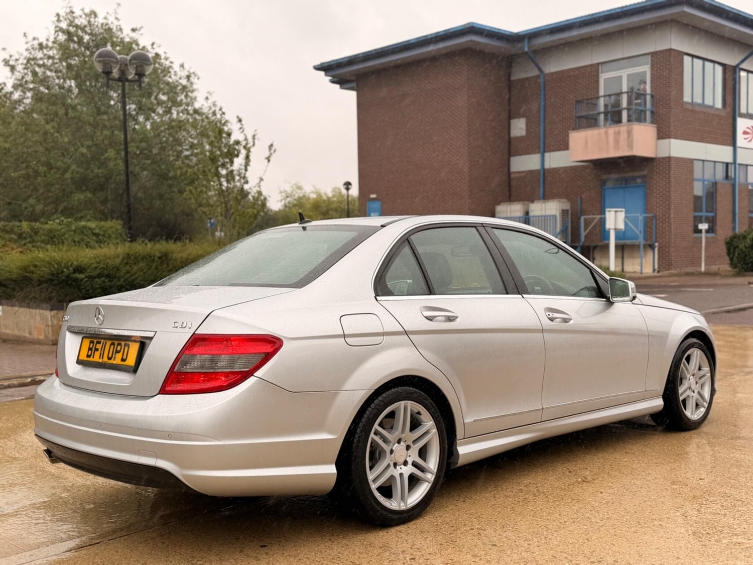 [ berth ]Mercedes-Benz C Class