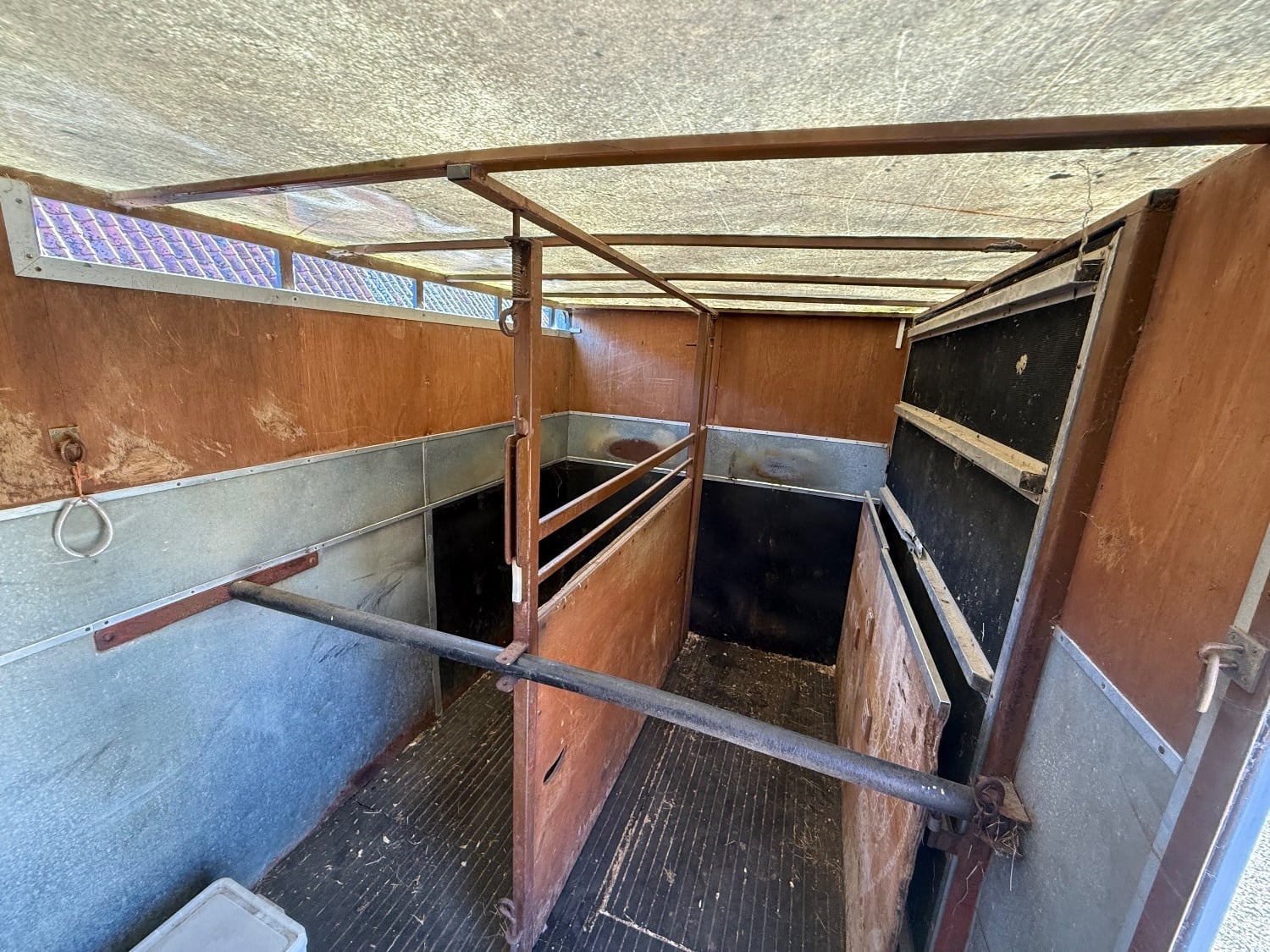Winterbourne  DAF Horsebox - Trailers & Horseboxes