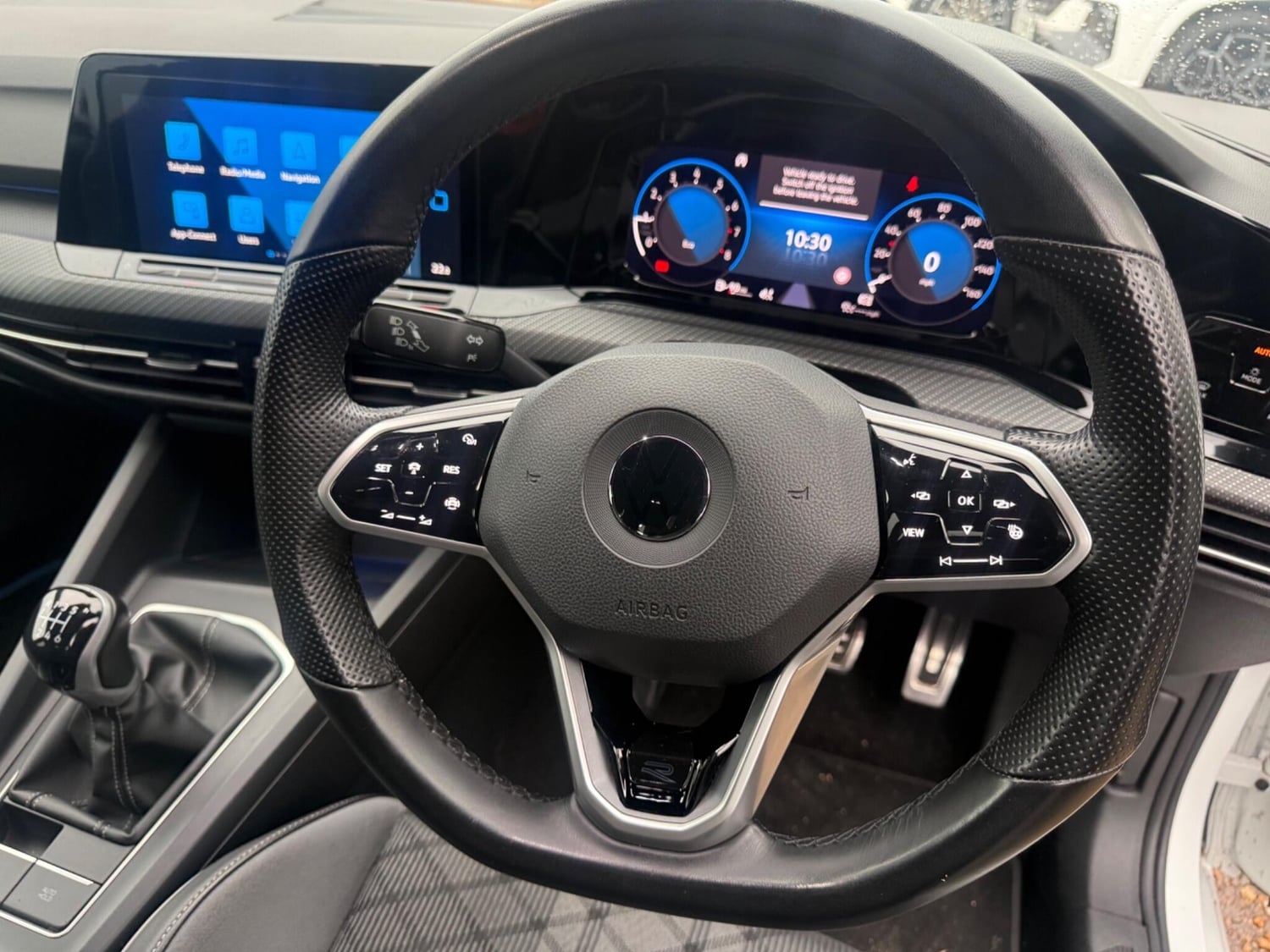 Volkswagen Golf 2022 - Cars