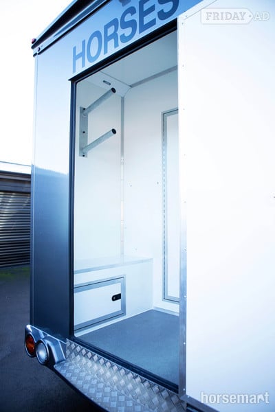 Hunter   Horsebox - Trailers & Horseboxes