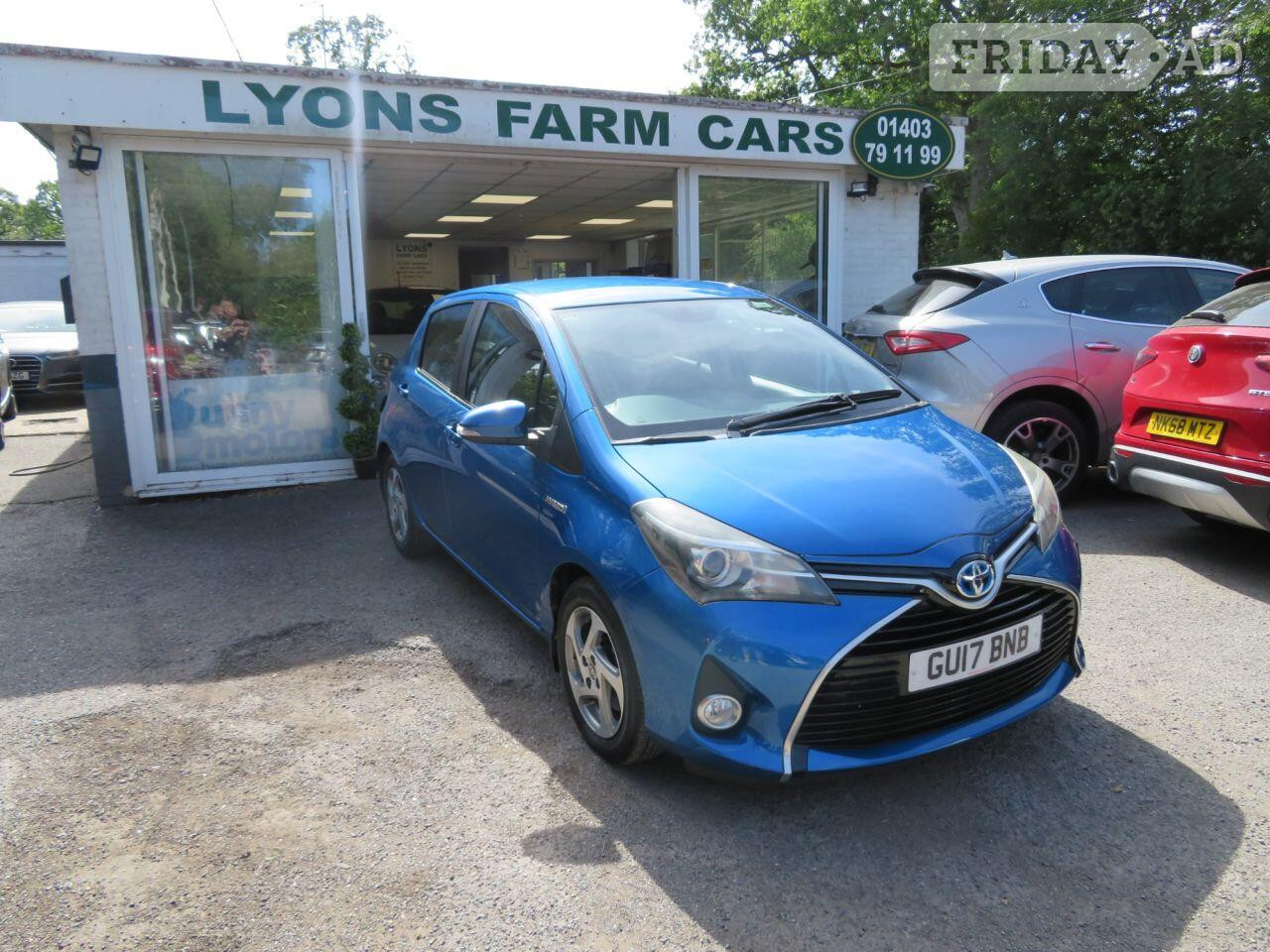 2017 TOYOTA YARIS 1.5 VVT-h Icon Hatchback 5dr Petrol Hybrid E-CVT Euro 6 (s/s) (100 ps) in Horsham
