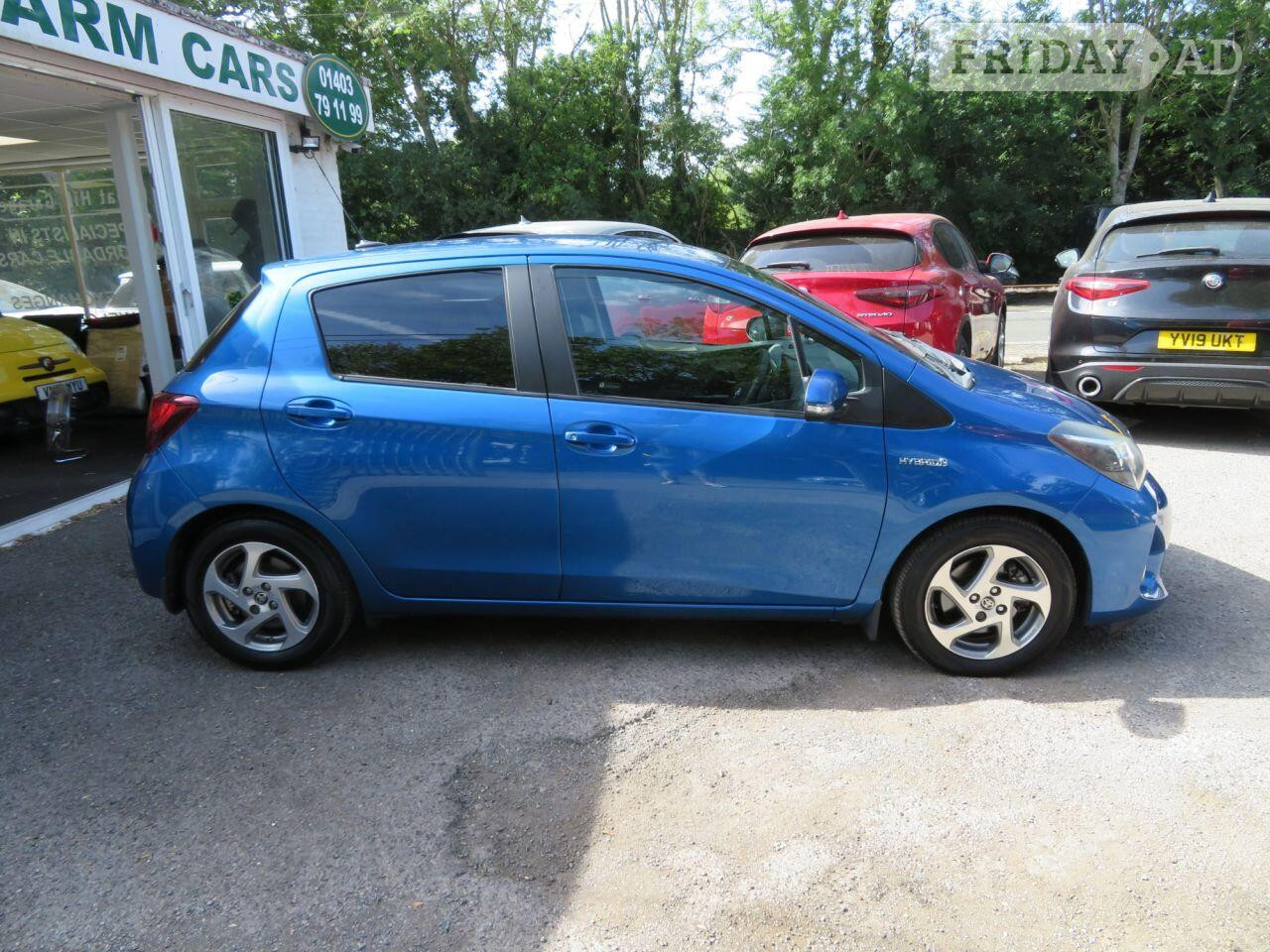 2017 TOYOTA YARIS 1.5 VVT-h Icon Hatchback 5dr Petrol Hybrid E-CVT Euro 6 (s/s) (100 ps) - Cars in Horsham