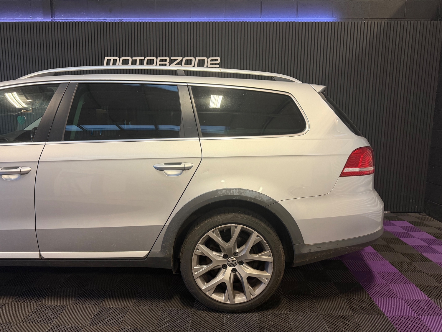 Volkswagen Passat 2013 - Cars