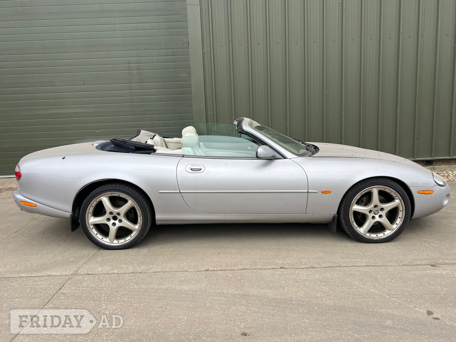 Jaguar XK8 2003 - Cars
