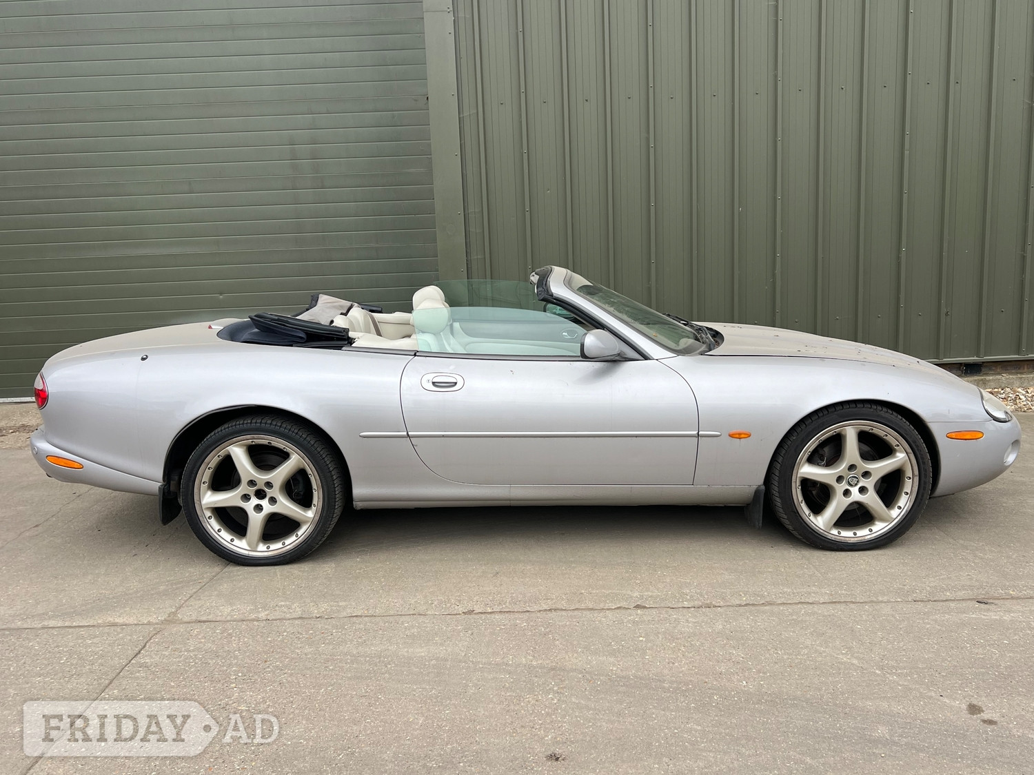 Jaguar XK8 2003 - Cars