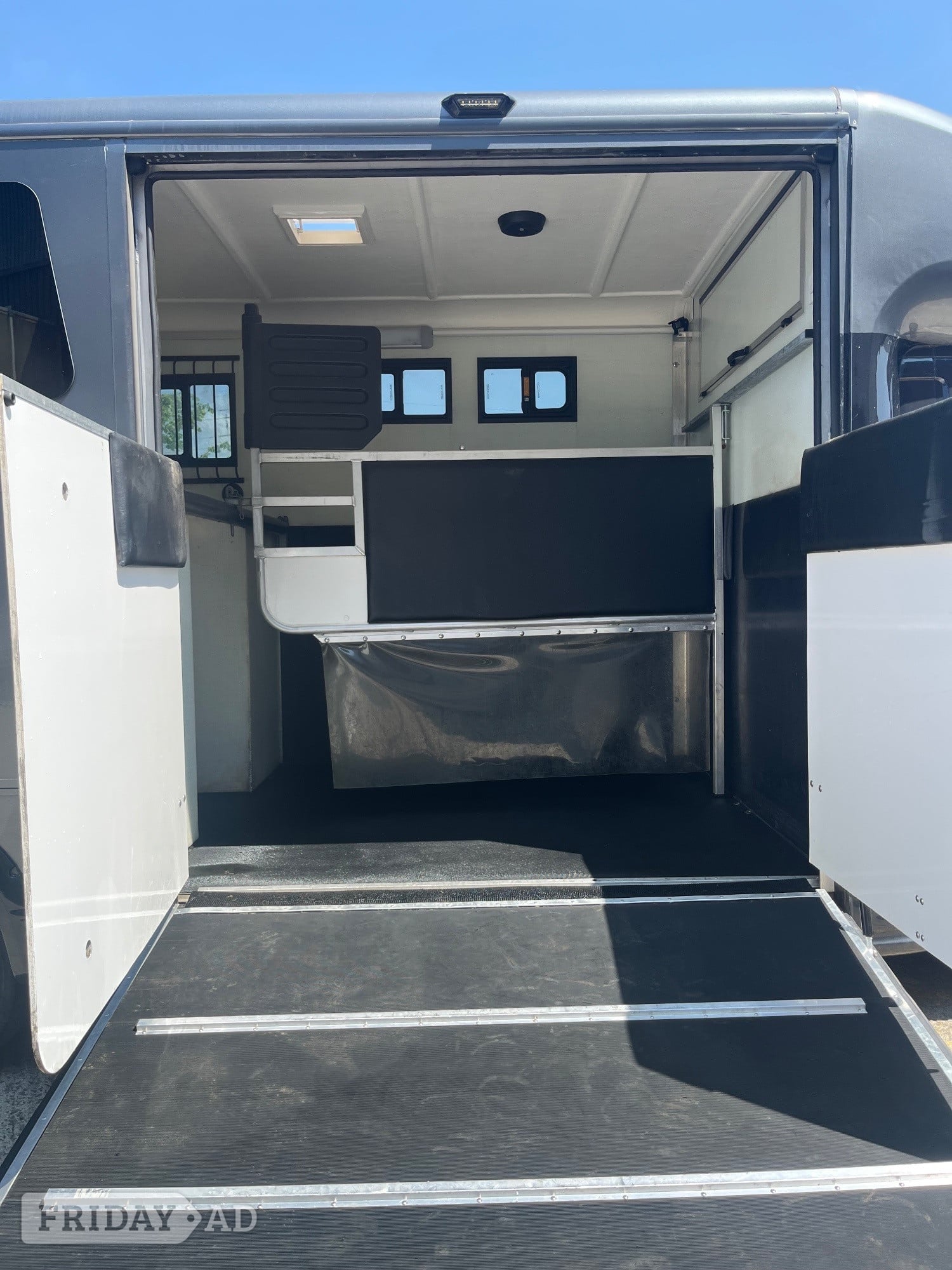 Equi-Trek Victory Excel Peugeot Horsebox - Trailers & Horseboxes in Swindon
