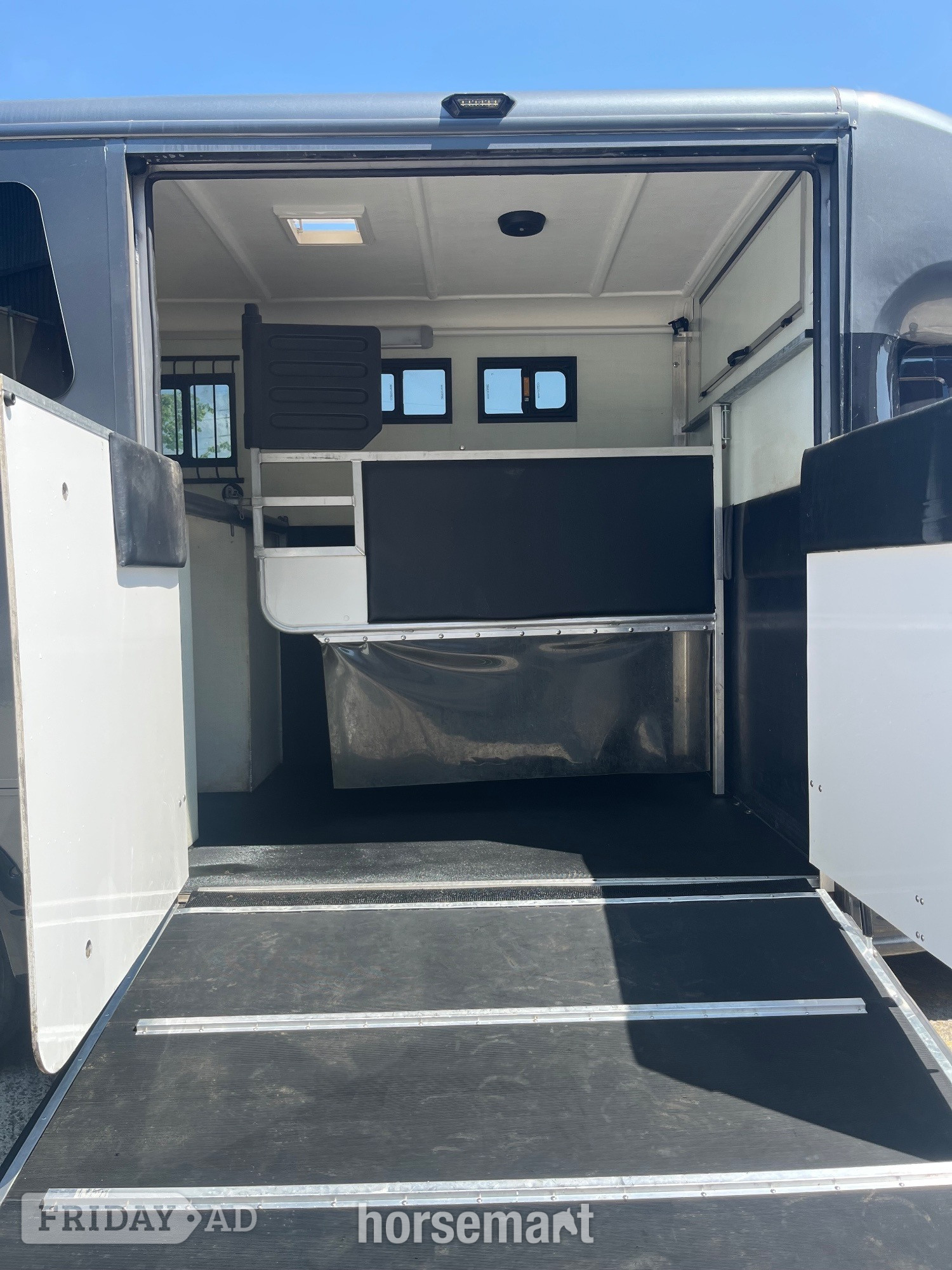 Equi-Trek Victory Excel Peugeot Horsebox - Trailers & Horseboxes in Swindon