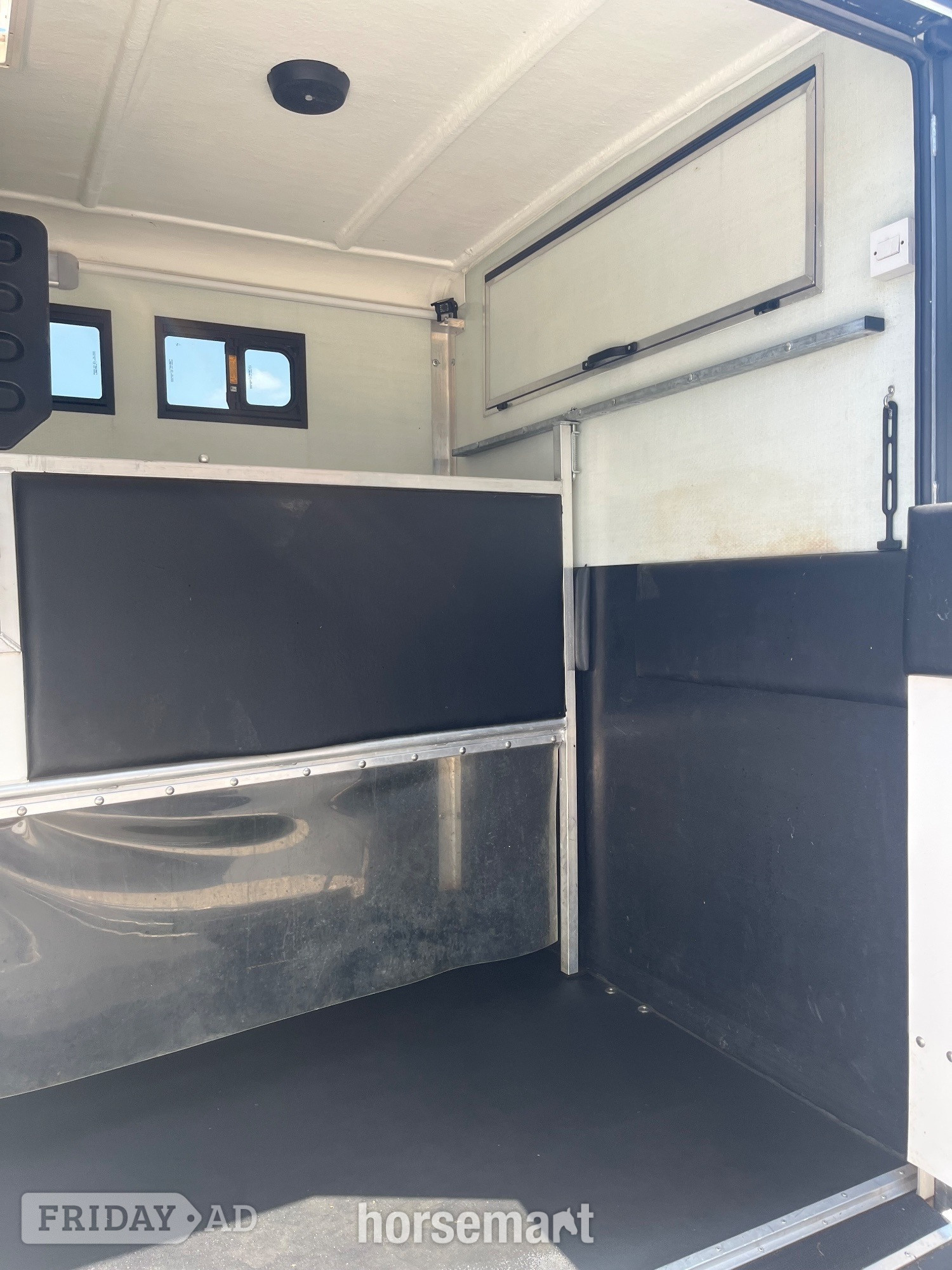Equi-Trek Victory Excel Peugeot Horsebox - Trailers & Horseboxes