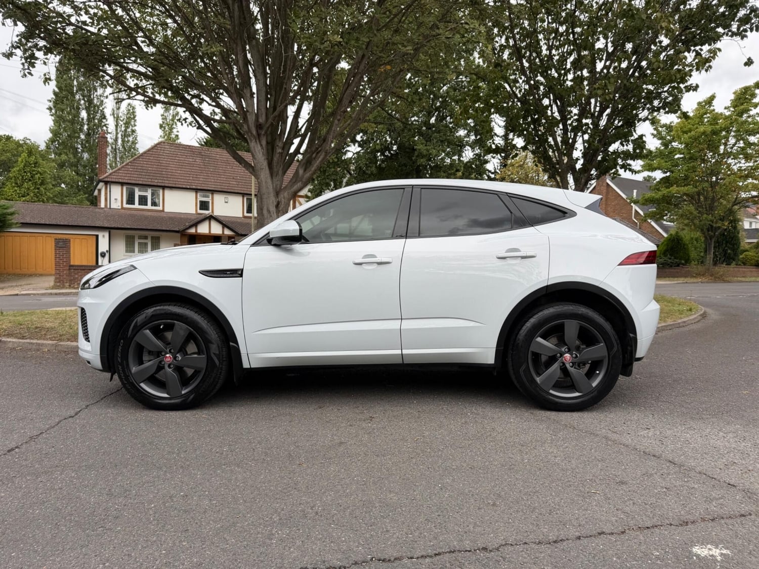 [ berth ]Jaguar E-Pace