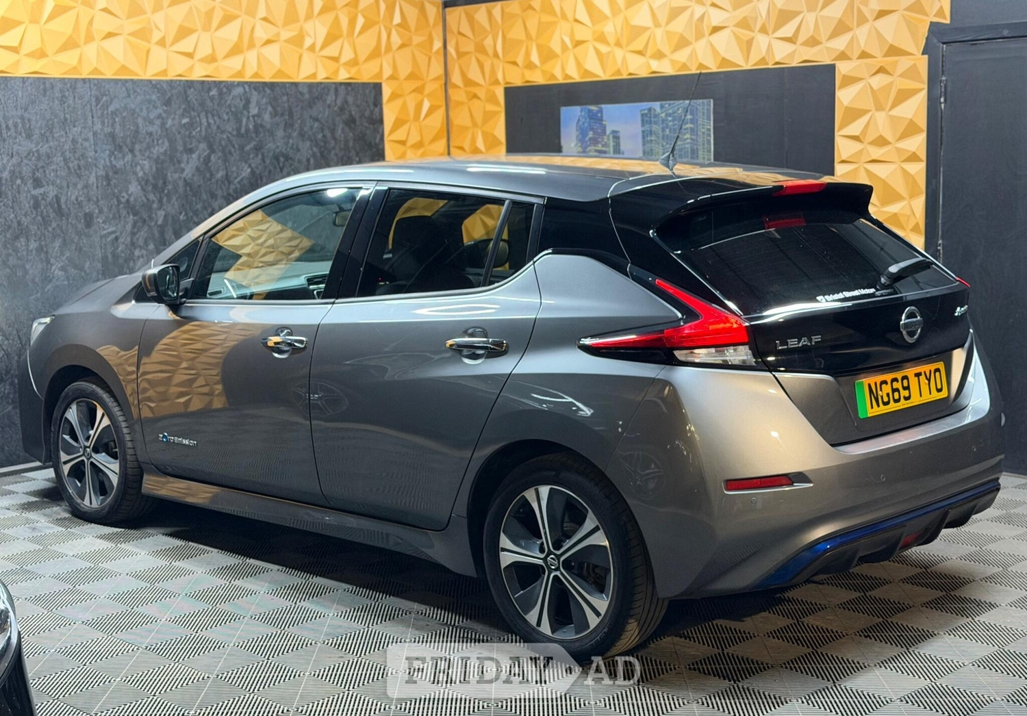 Nissan LEAF 2019 - Cars