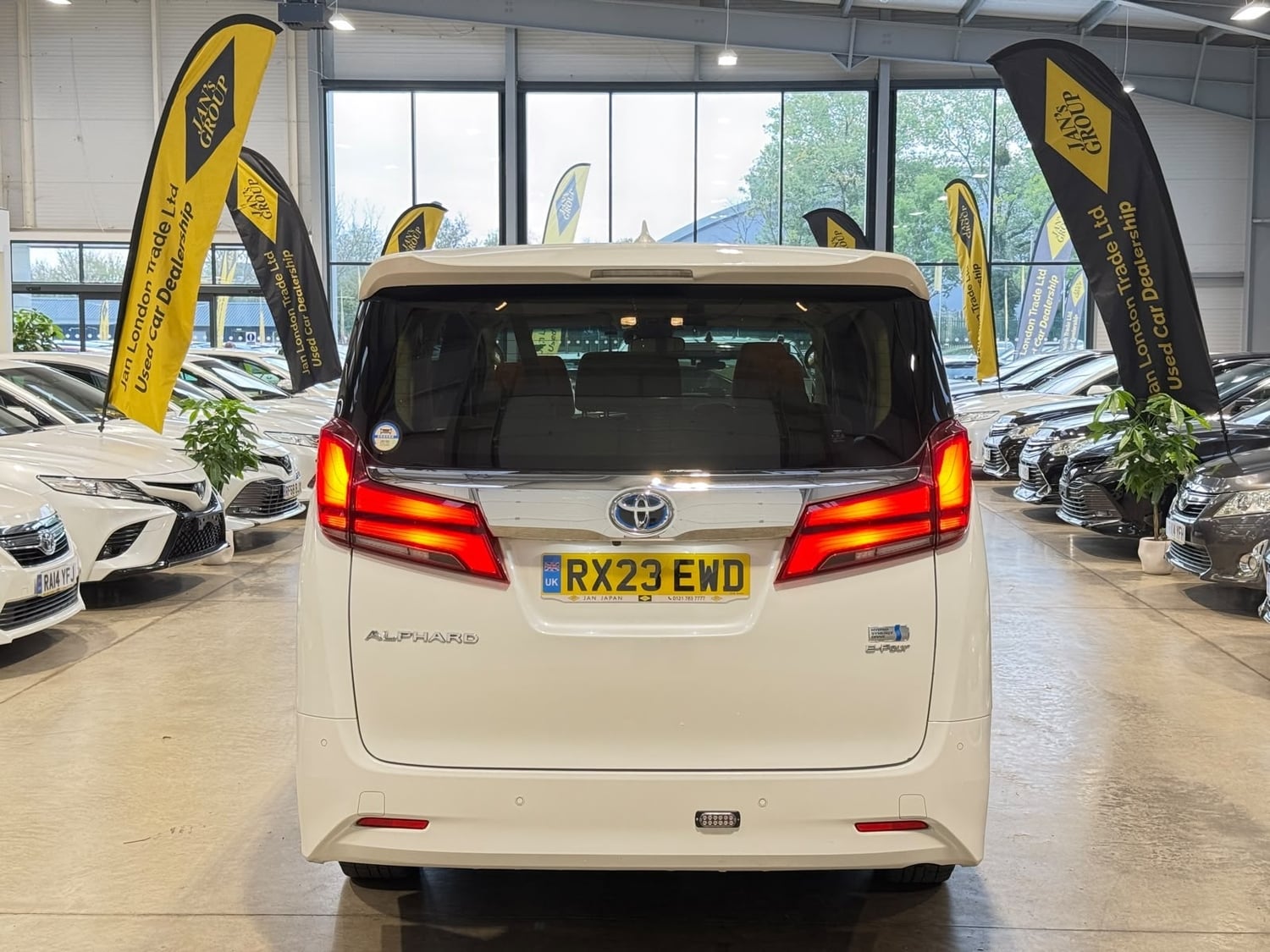 Toyota Alphard 2023 - Cars in Reading