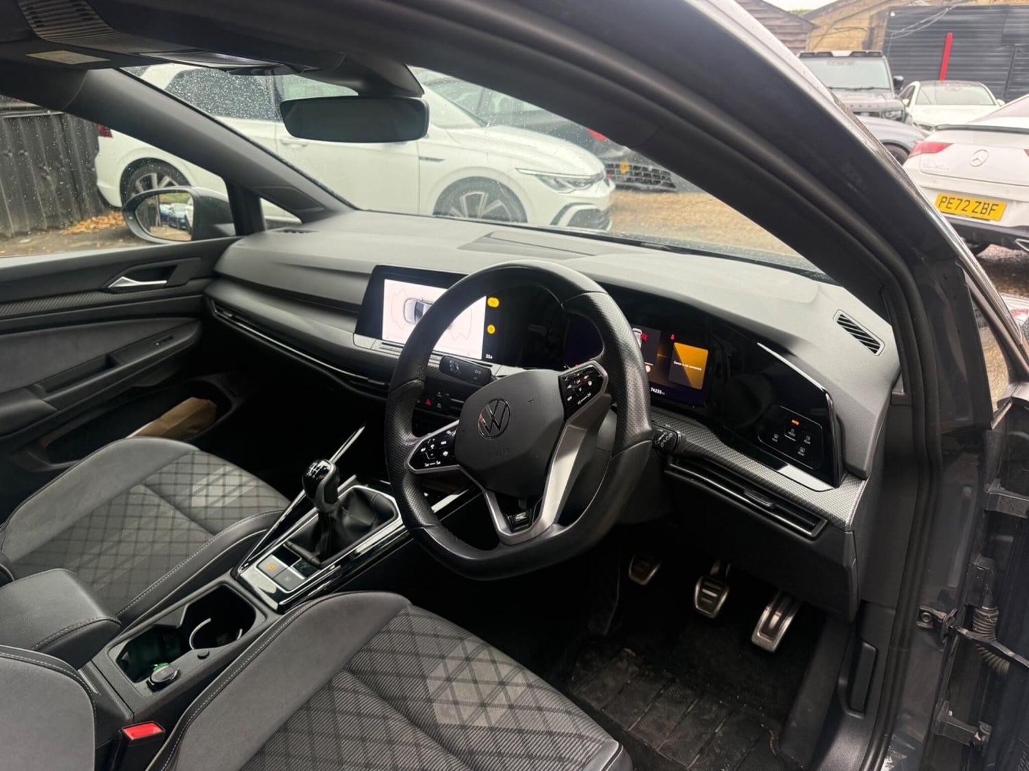 Volkswagen Golf 2023 - Cars