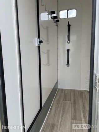 [ berth ]Equi-Trek Space-Treka III