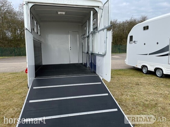 Equi-Trek Space-Treka III Belton