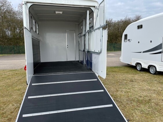 Equi-Trek Space-Treka III Belton
