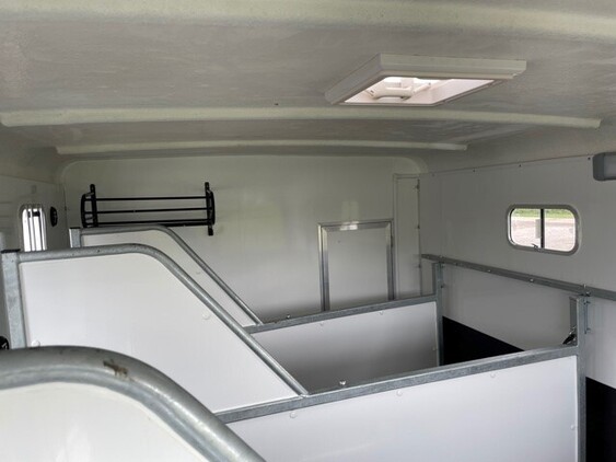 Equi-Trek Space-Treka III Up to 3.5 tonnes Horse Trailer - Trailers & Horseboxes in Belton