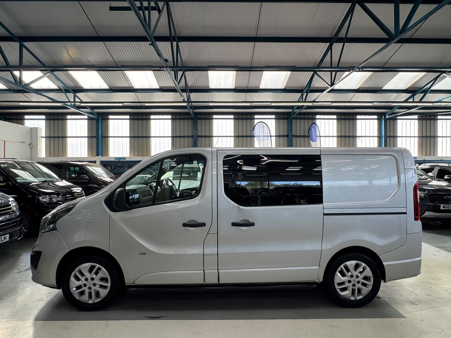 Vauxhall Vivaro 2015 - Vans & Commercial Vehicles