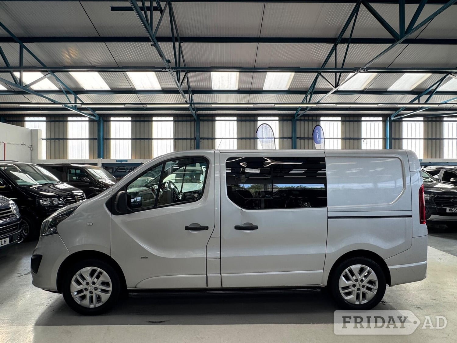 Vauxhall Vivaro 2015 - Vans & Commercial Vehicles