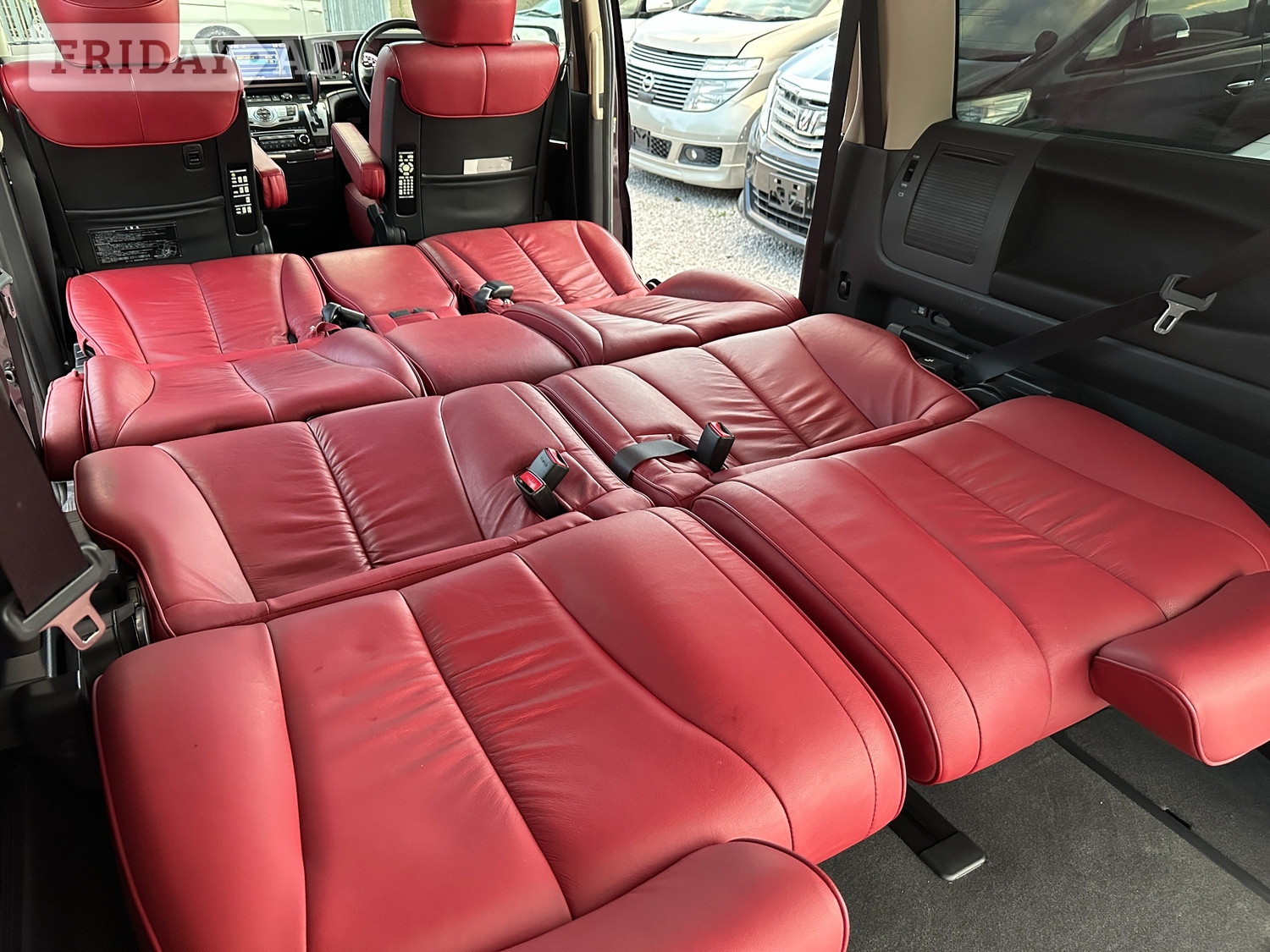 Nissan Elgrand 2008 - Cars in Birmingham