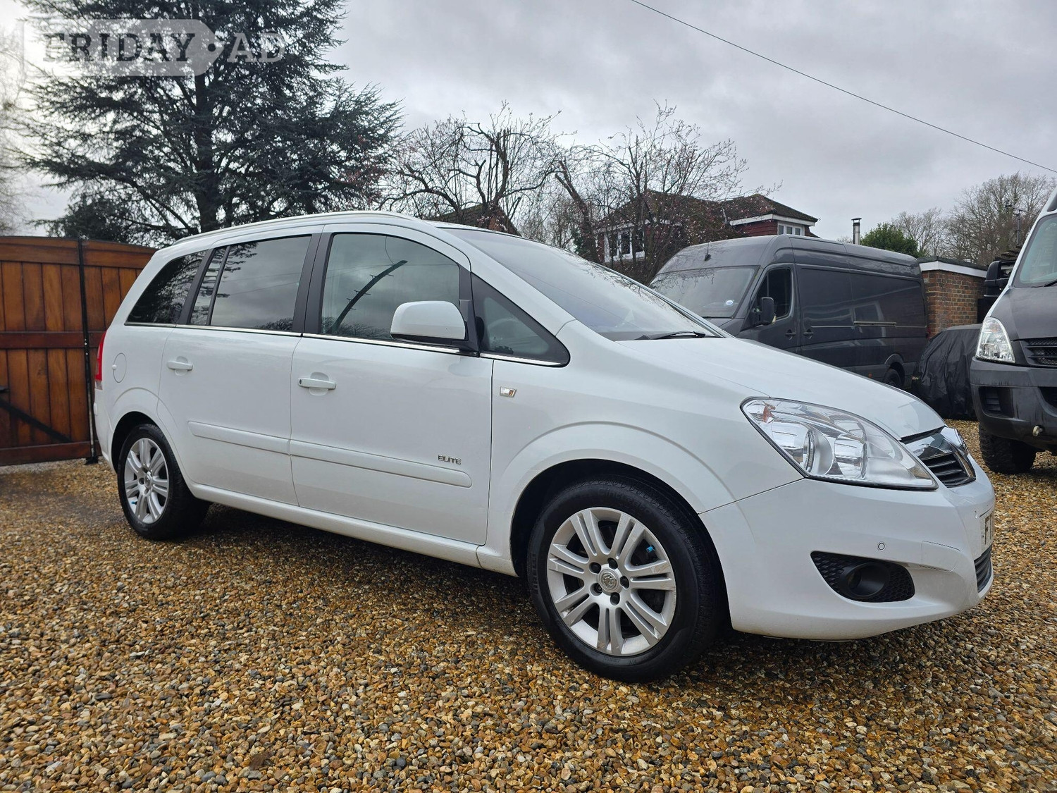 Vauxhall Zafira 2011 in Aldershot